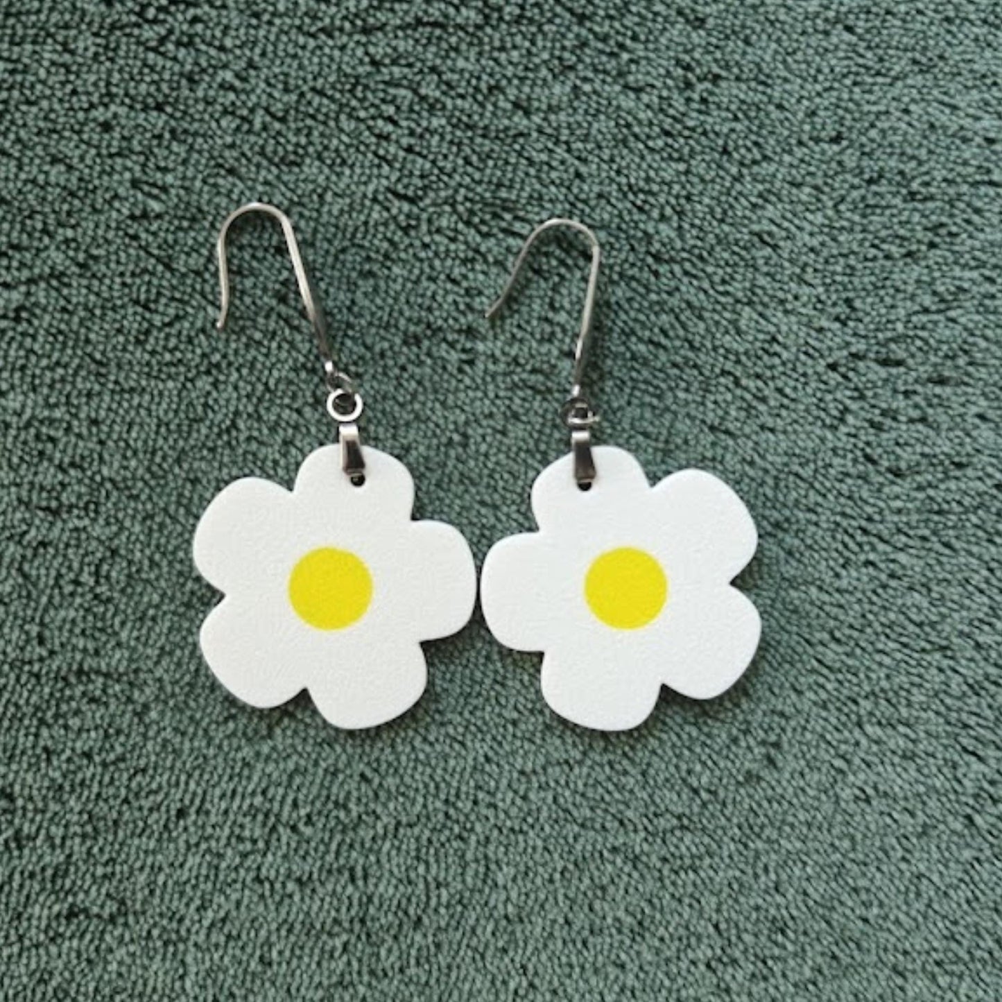 Daisy Earrings, Floral Jewelry Gift for Plant Lovers, Flower Design, 3d printed Earrings