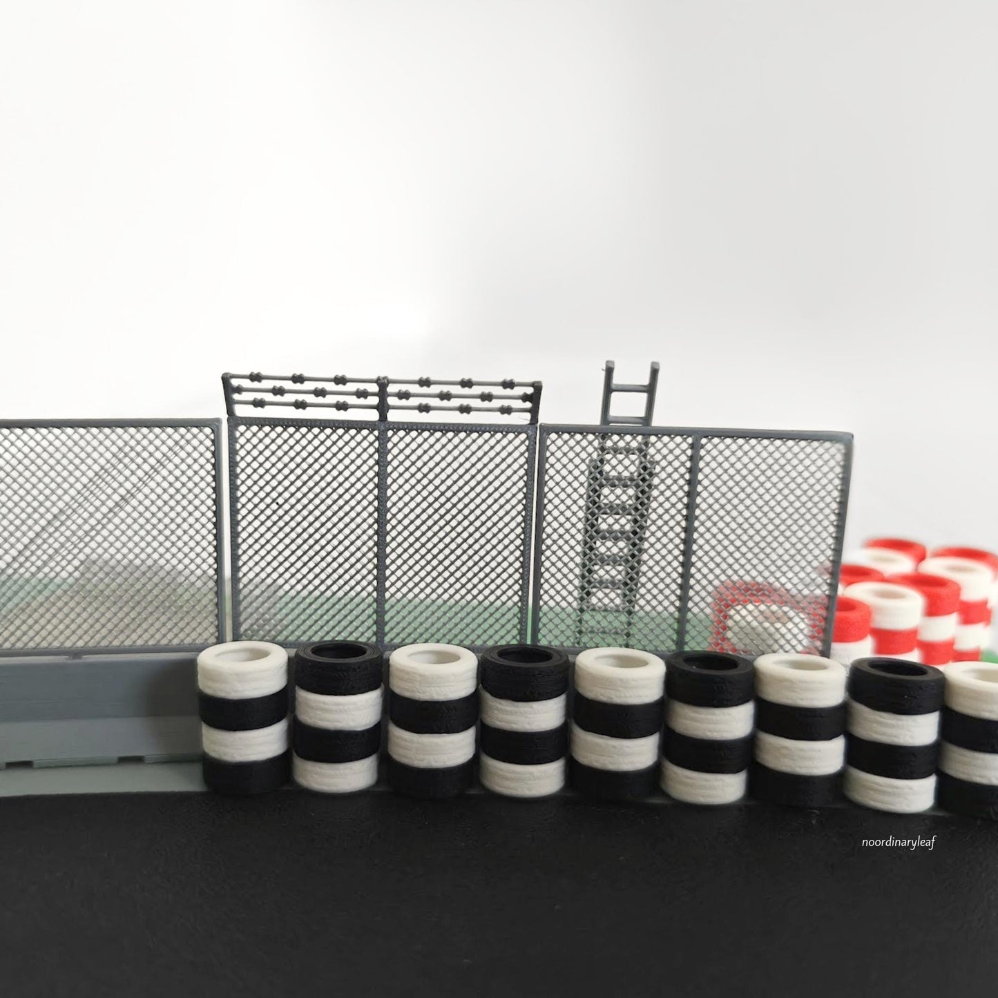 Miniature Jersey Barriers & Mesh Fencing in 1:64 Scale, Diorama Race Track Accessories, Model Scenes, Crafts, Hobby Projects, 3D print
