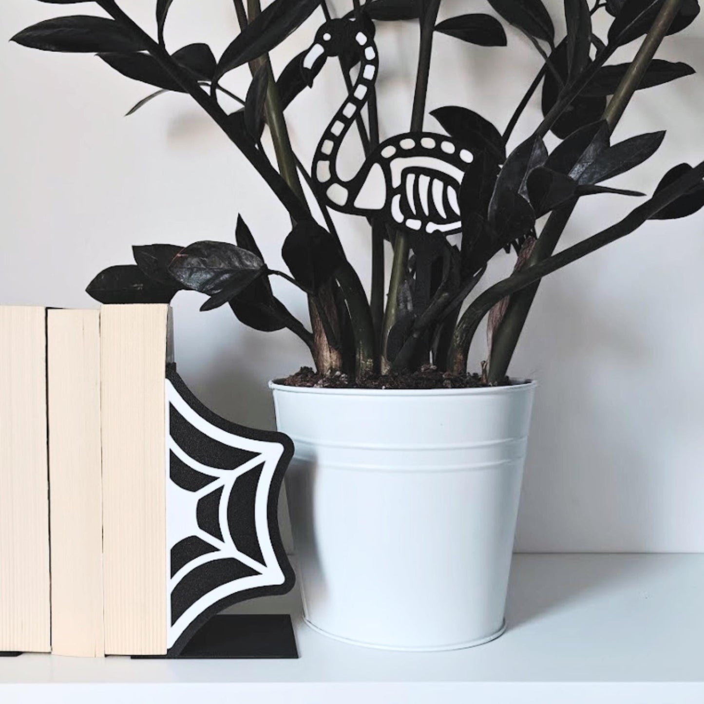Cobweb Spiderweb Bookends, Gift for Book Lovers, Gothic Home Decor, 3D printed Gift