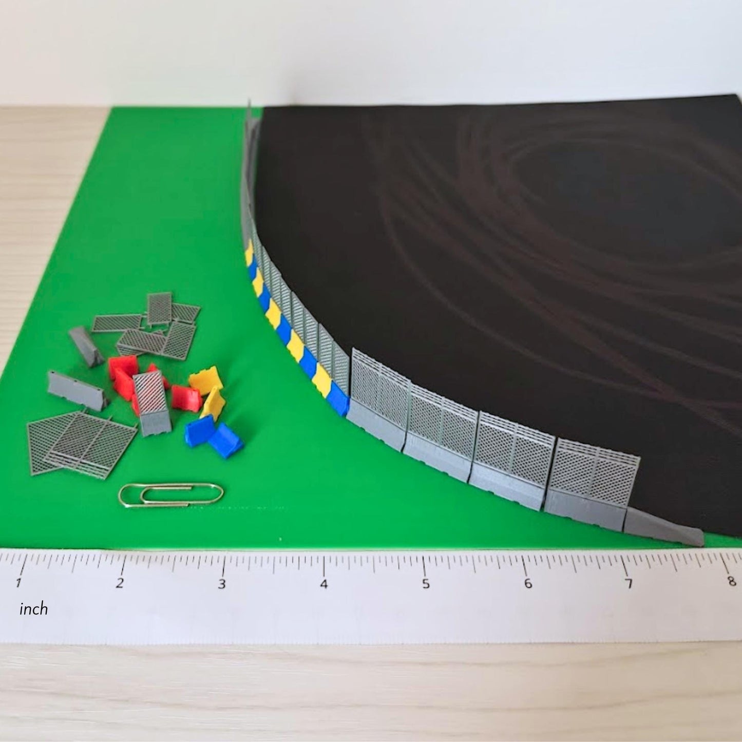 Miniature Jersey Barriers 1:120 TT Scale with Mesh Fencing, Diorama Race Track Accessories, 3D print