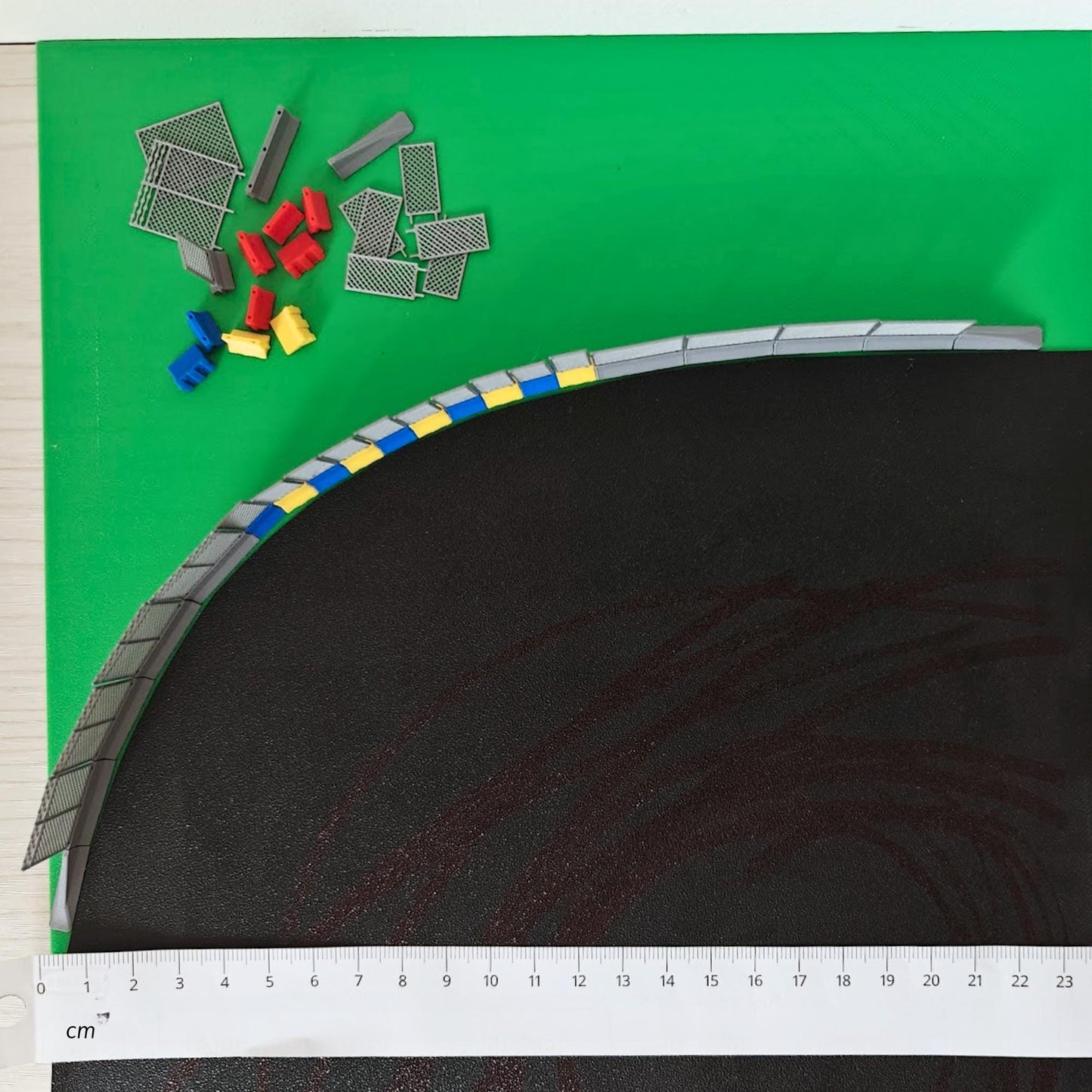 Miniature Jersey Barriers 1:120 TT Scale with Mesh Fencing, Diorama Race Track Accessories, 3D print
