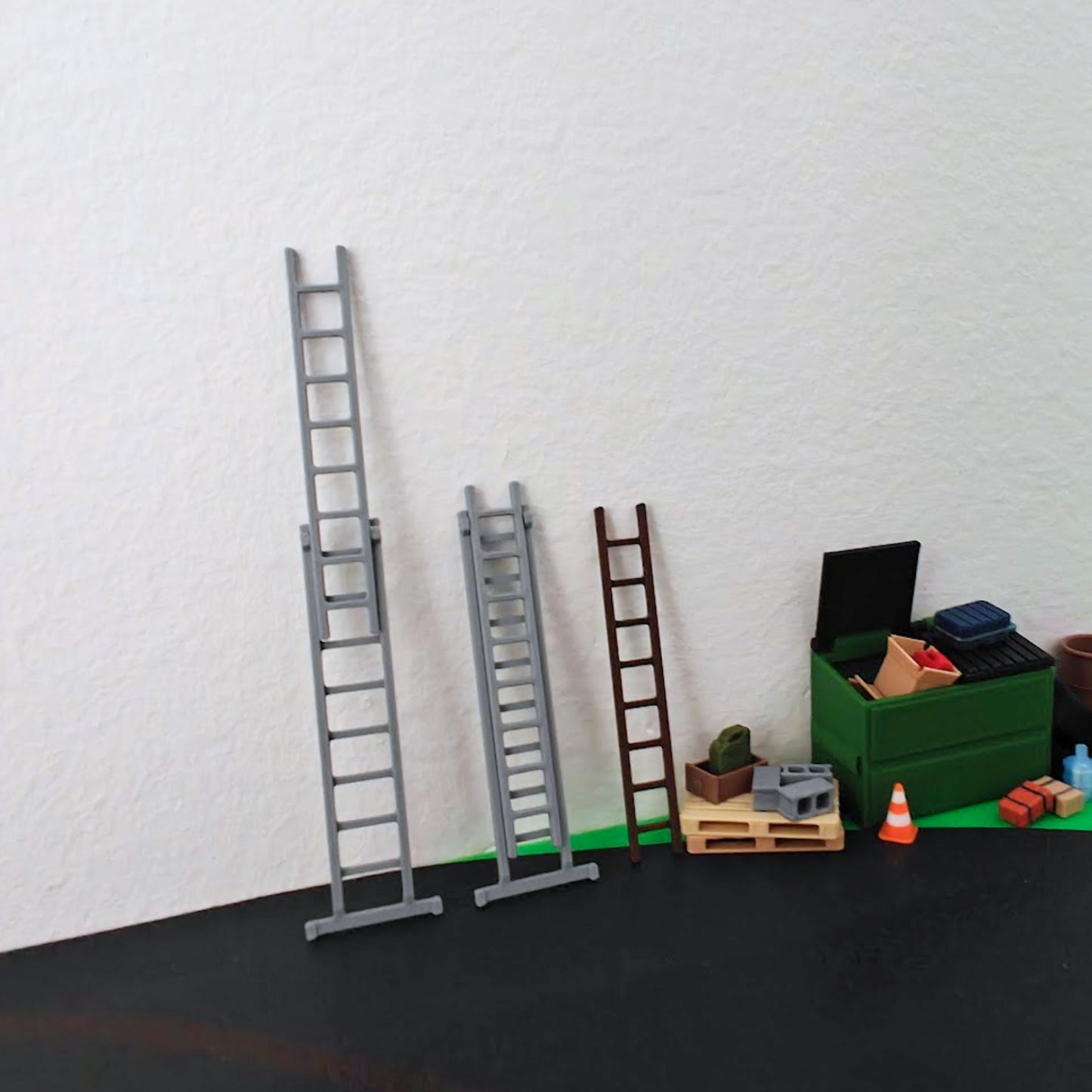 Miniature Extendable Ladder, 1/64 Scale