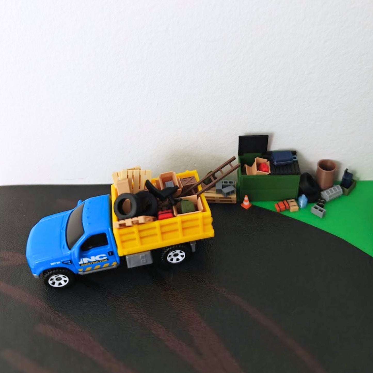 Miniature Extendable Ladder, 1/64 Scale