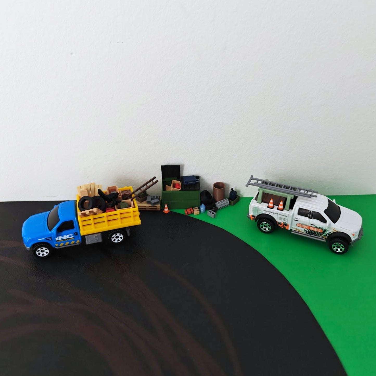 Miniature Extendable Ladder, 1/64 Scale