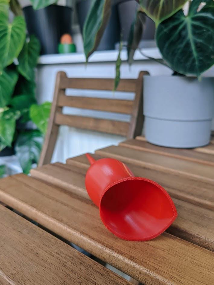 Water container in the shape of a Pitcher plant, Self-watering planter, Slow Release Watering for Indoor Plants, Irrigation and watering aid
