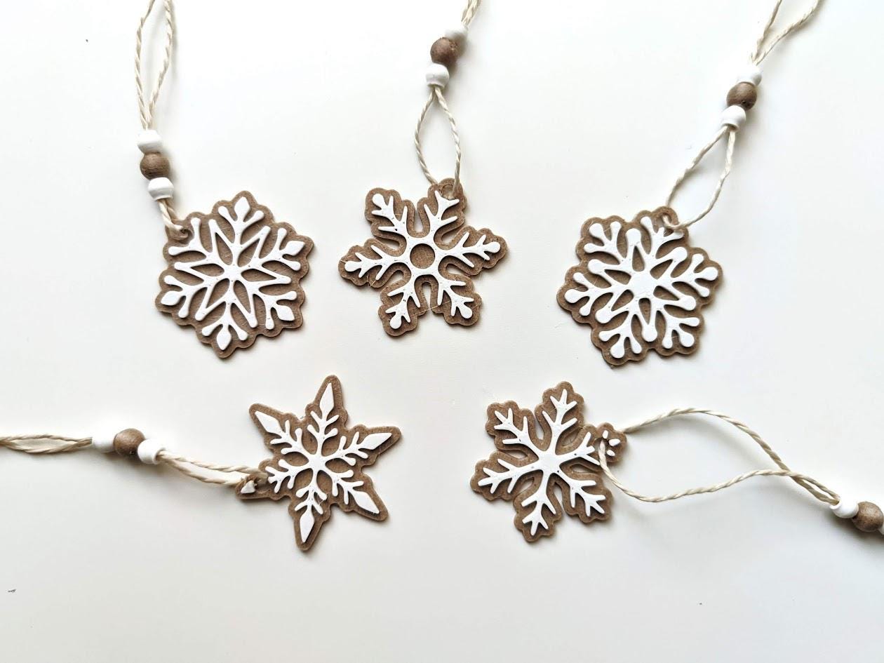 Rustic 3D Printed Snowflake Ornaments – Made with Wood Filament for Holiday Decor, Christmas Tree, and Gift Wrapping, Set of 5 pcs, 3d print