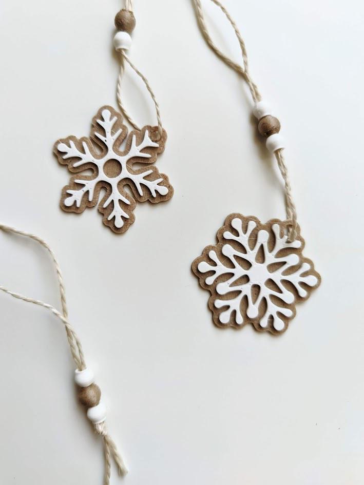 Rustic 3D Printed Snowflake Ornaments – Made with Wood Filament for Holiday Decor, Christmas Tree, and Gift Wrapping, Set of 5 pcs, 3d print