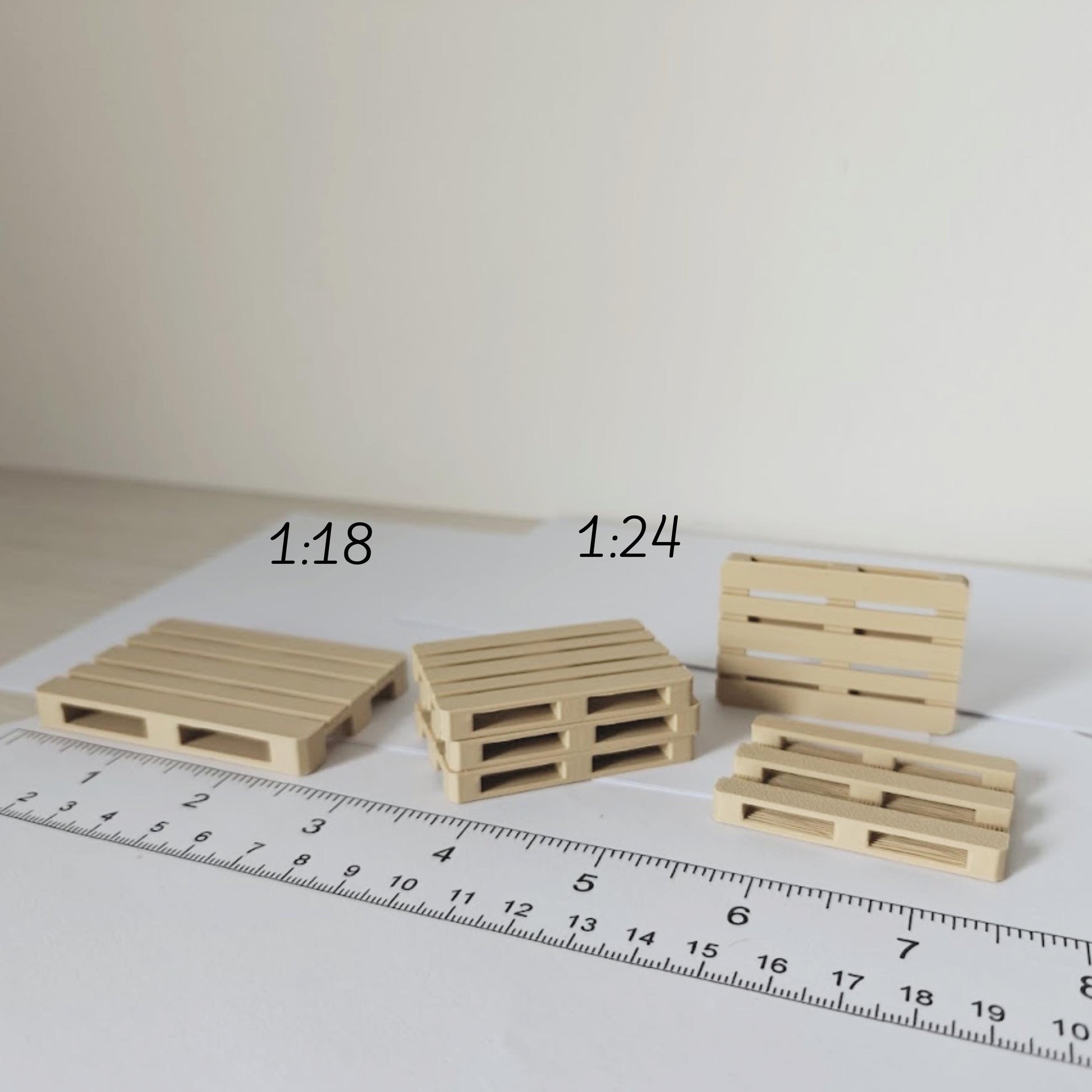 Miniature Pallets, 1/24 and 1/18 Scale Diorama Accessories for Displays, Model Scenes, Crafts, Hobby Projects, 3D print