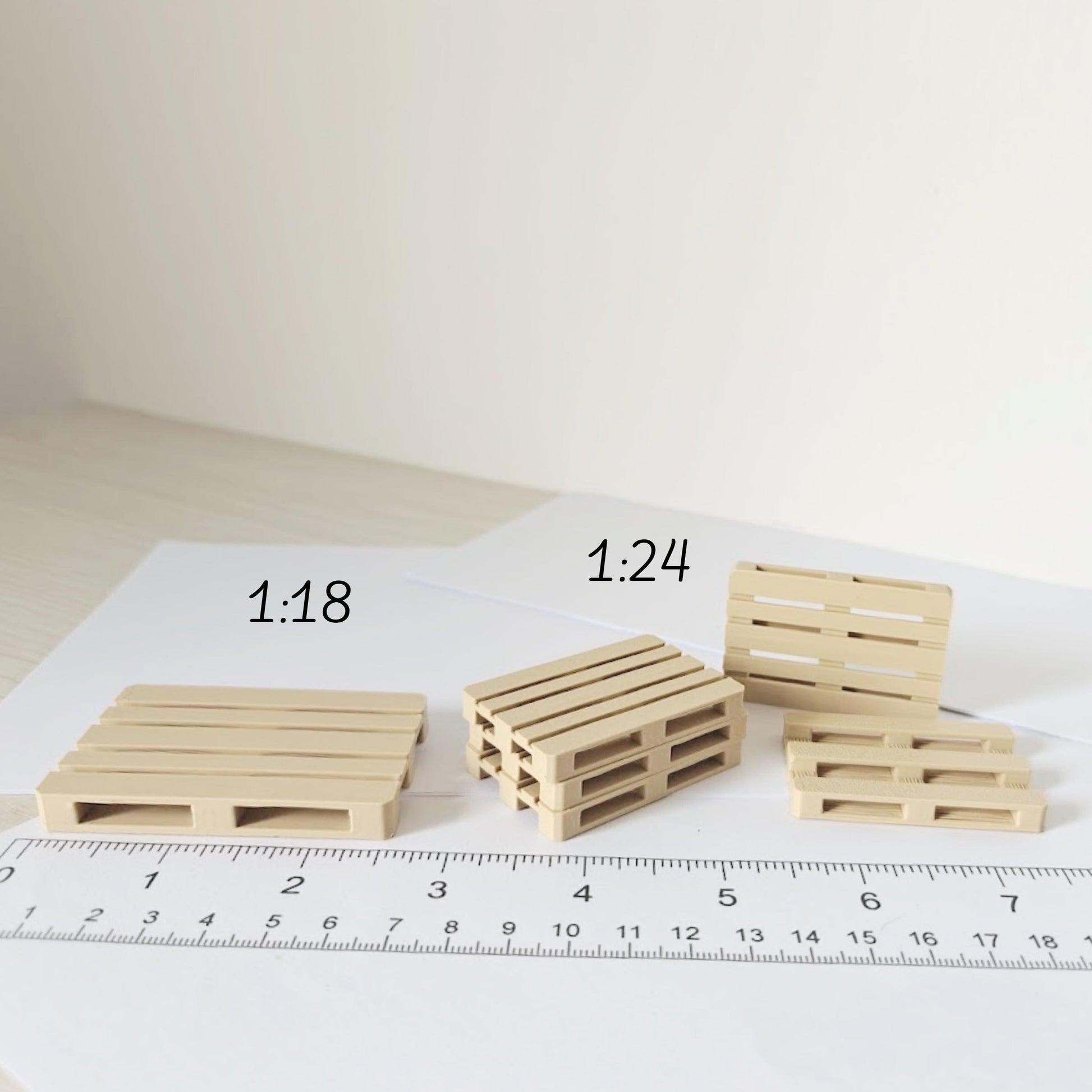 Miniature Pallets, 1/24 and 1/18 Scale Diorama Accessories for Displays, Model Scenes, Crafts, Hobby Projects, 3D print