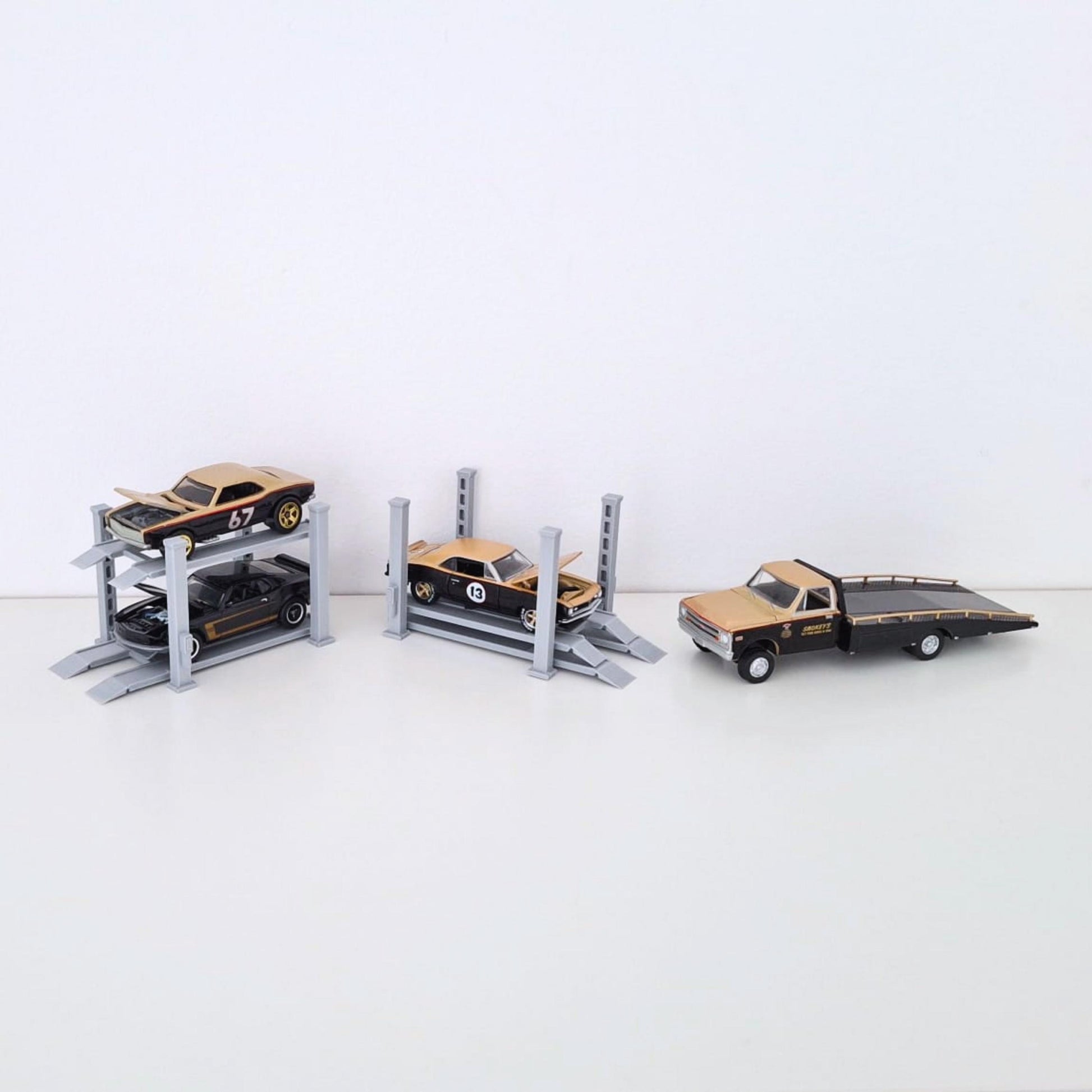 Adjustable Car Lift, 1:64 Diorama Garage Accessory, 3D Printed for Hot Wheels Scale, Custom Colors Available