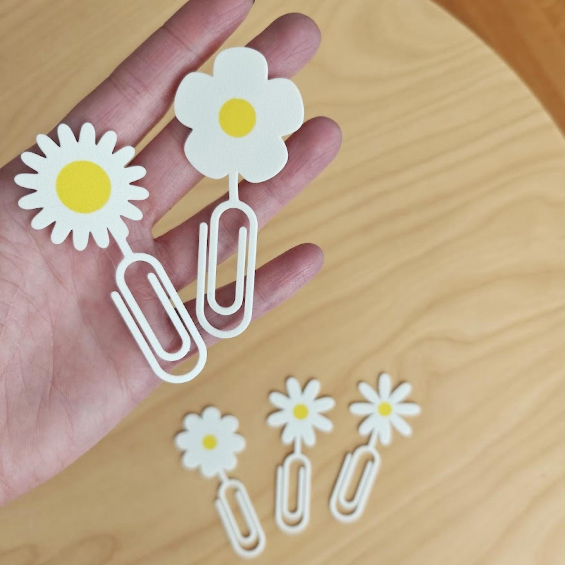 Daisy Paper Clips Set of 5, Cute Floral Bookmarks & Planner Accessories, Gift for Bookworms and Plant Lovers, 3d printed