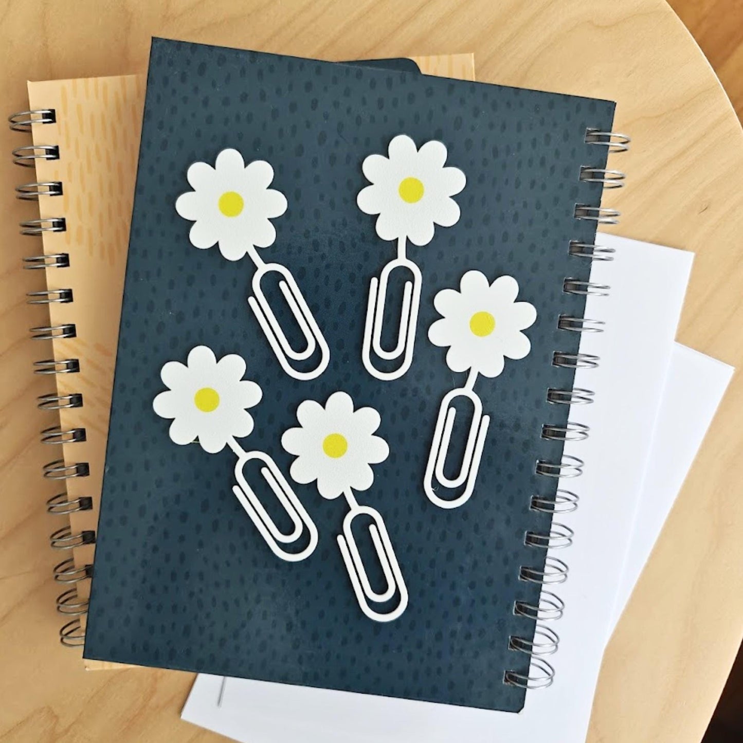 Daisy Paper Clips Set of 5, Cute Floral Bookmarks & Planner Accessories, Gift for Bookworms and Plant Lovers, 3d printed