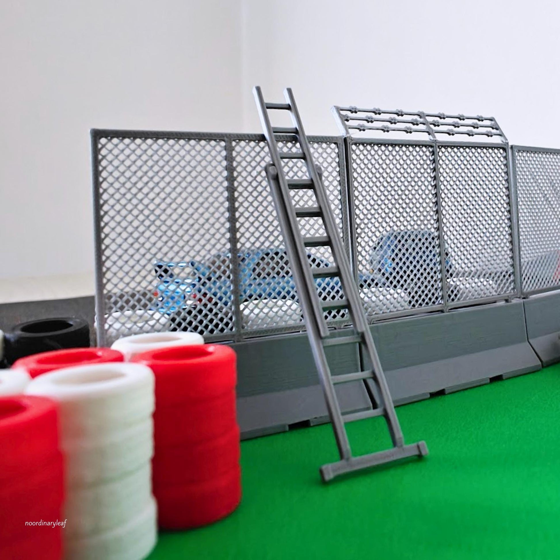 Miniature Extendable Ladder, 1:64 Scale Garage or Pit Crew Accessory, Diorama Race Track, Model Scenes, Crafts, Hobby Projects, 3D print