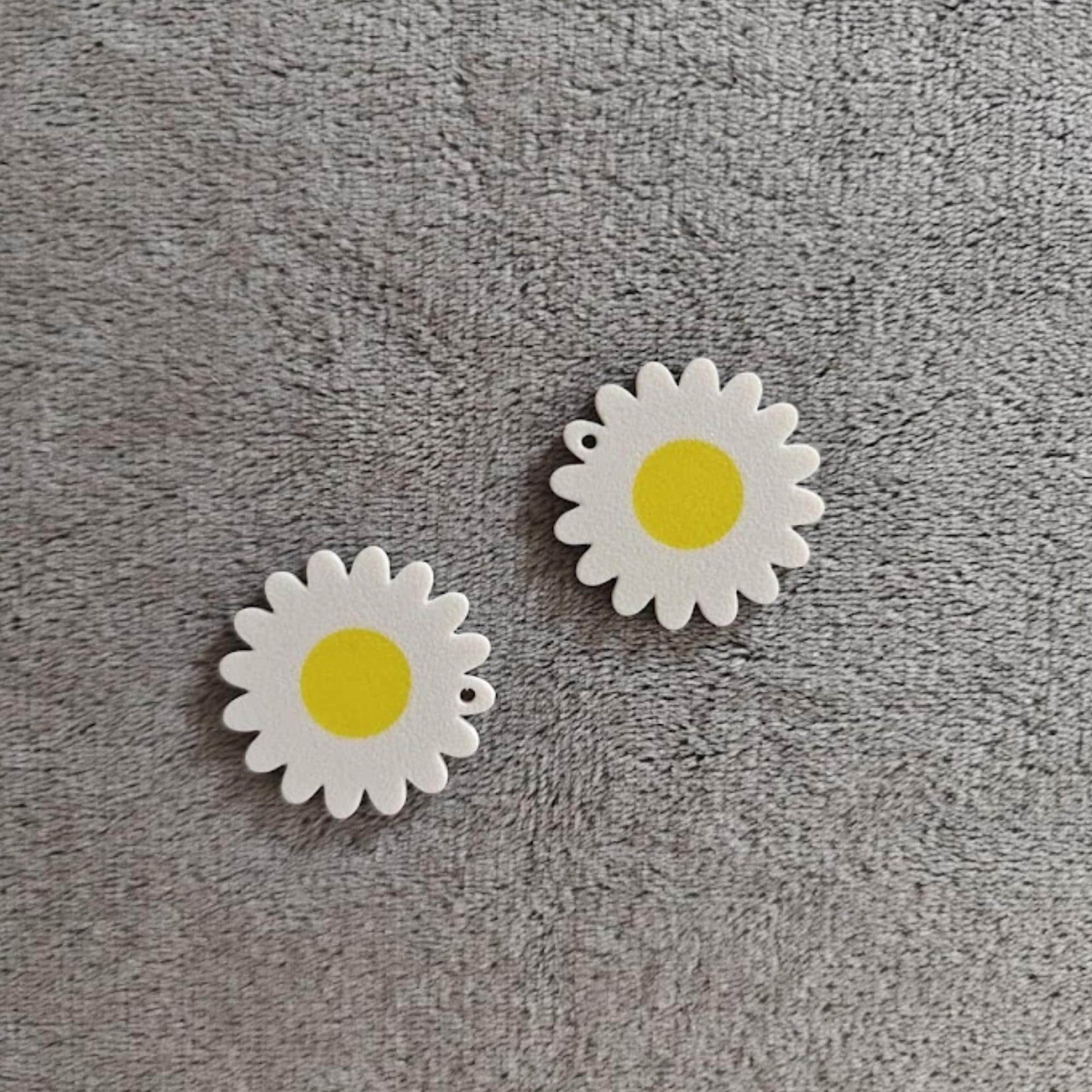 Bulk Daisy Charms, Flower Pendants for Earrings, DIY Crafts, Floral Jewelry, Scrapbooks, Cards, Zipper Pulls, Gifts, 3d printed