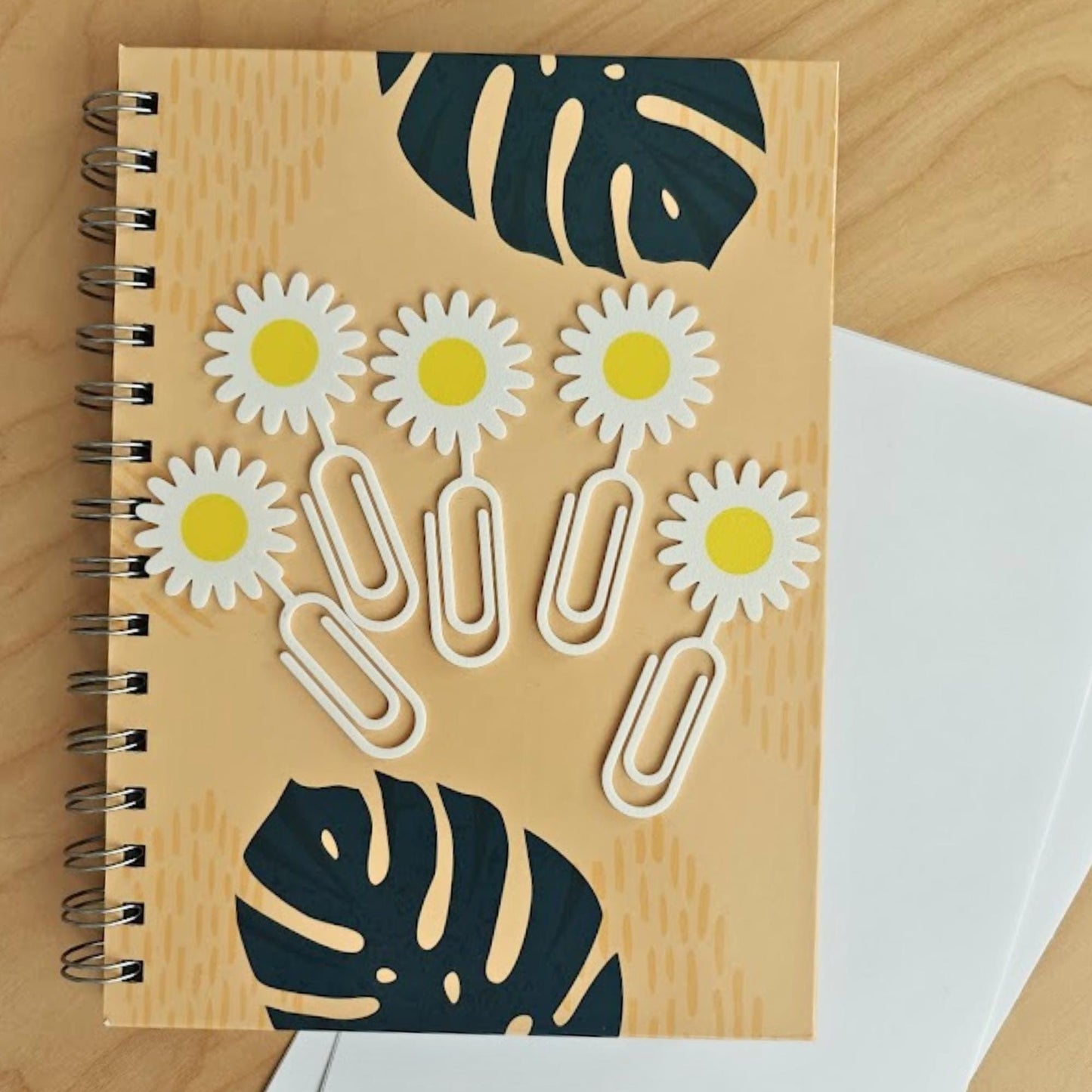 Daisy Paper Clips Set of 5, Cute Floral Bookmarks & Planner Accessories, Gift for Bookworms and Plant Lovers, 3d printed