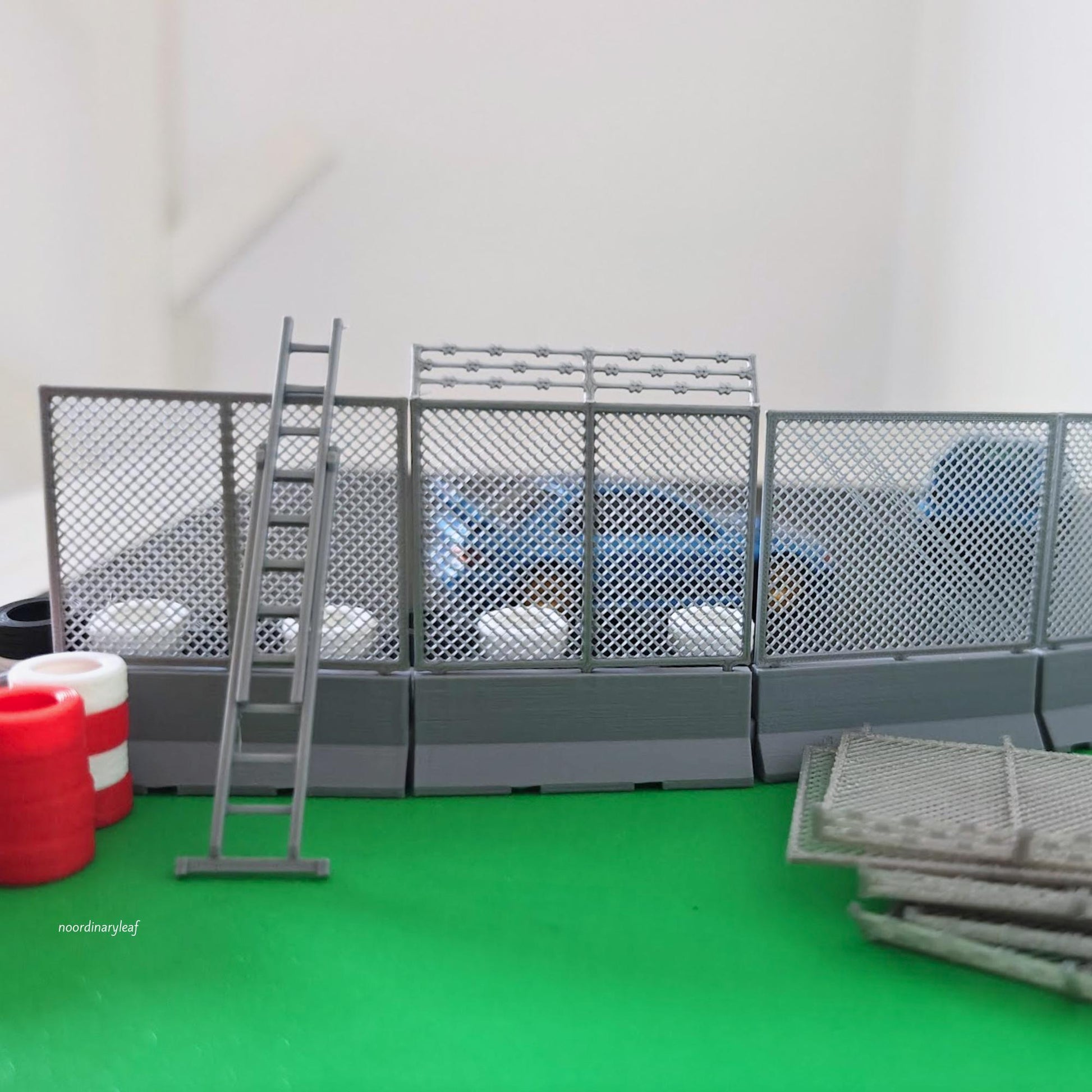 Miniature Extendable Ladder, 1:64 Scale Garage or Pit Crew Accessory, Diorama Race Track, Model Scenes, Crafts, Hobby Projects, 3D print