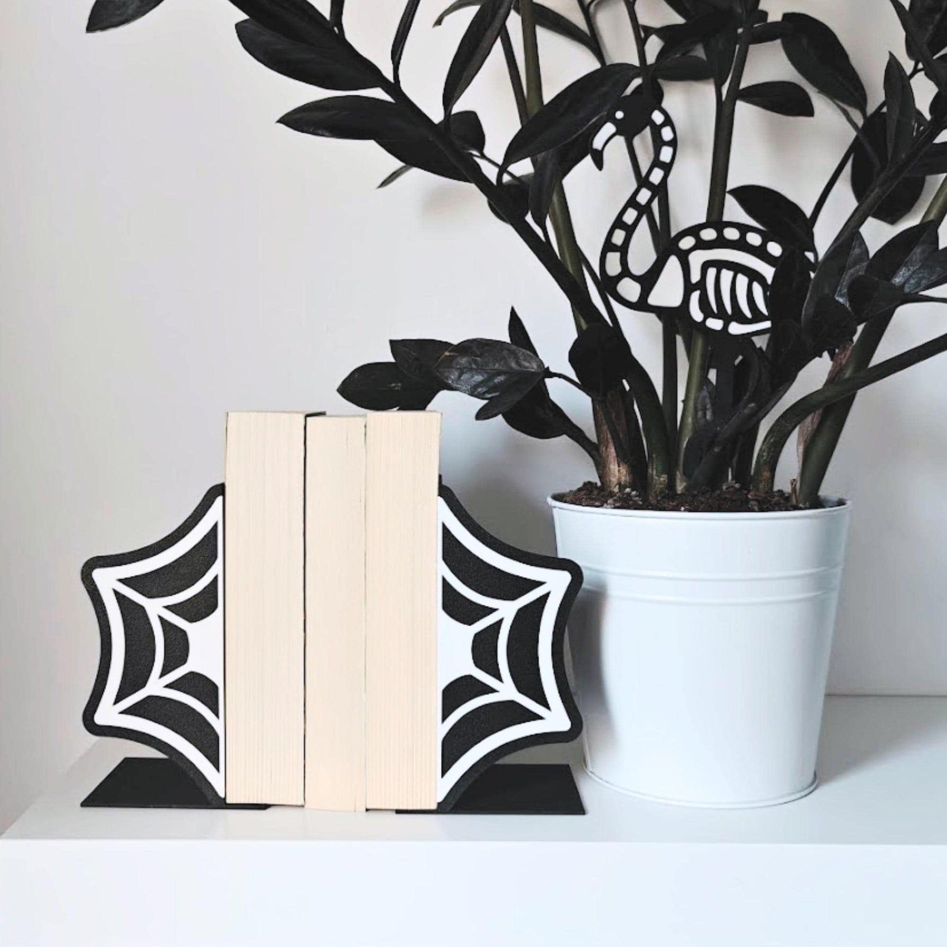 Cobweb Spiderweb Bookends, Gift for Book Lovers, Gothic Home Decor, 3D printed Gift