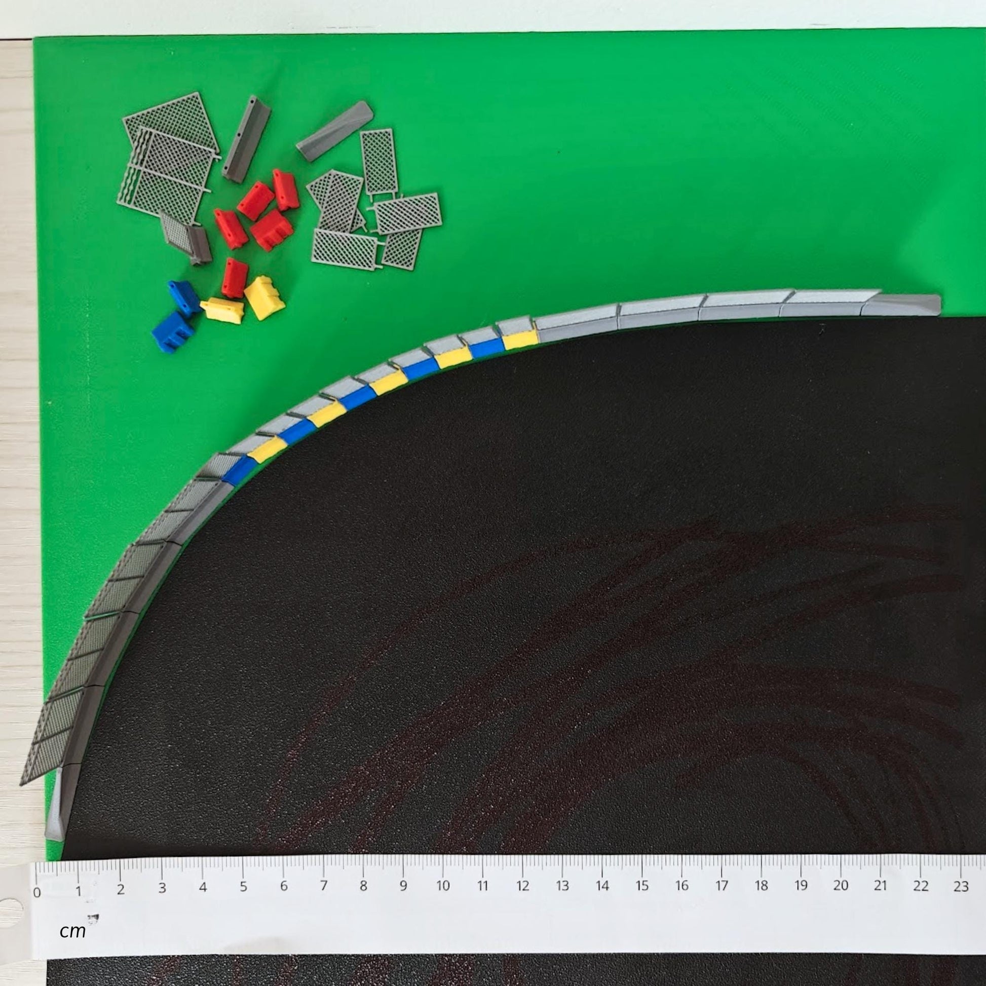 Miniature Jersey Barriers 1:120 TT Scale with Mesh Fencing, Diorama Race Track Accessories, 3D print