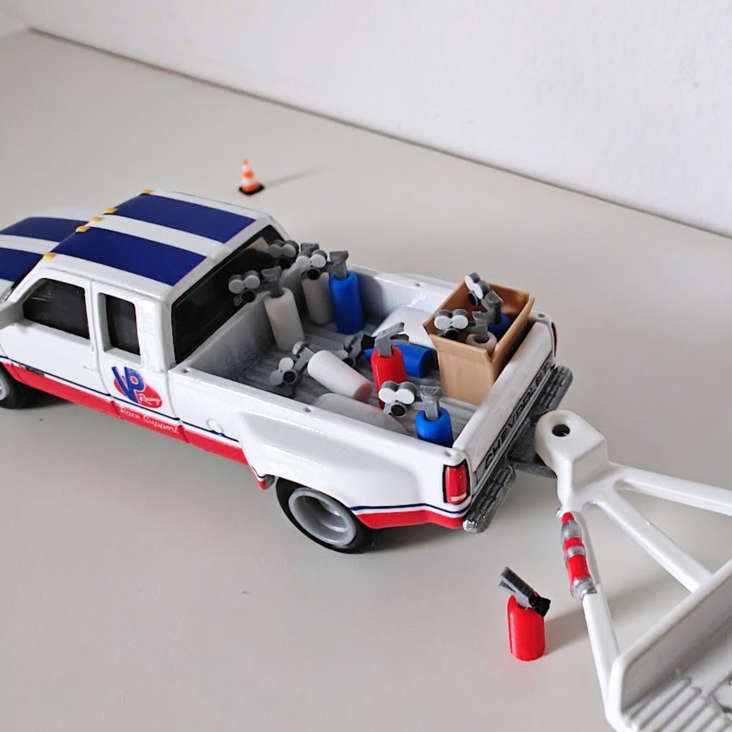 1:64 Scale NX NOS Bottles & Fire Extinguishers, Miniature Garage Accessories, Diorama Props, Model Car Display, 3D print