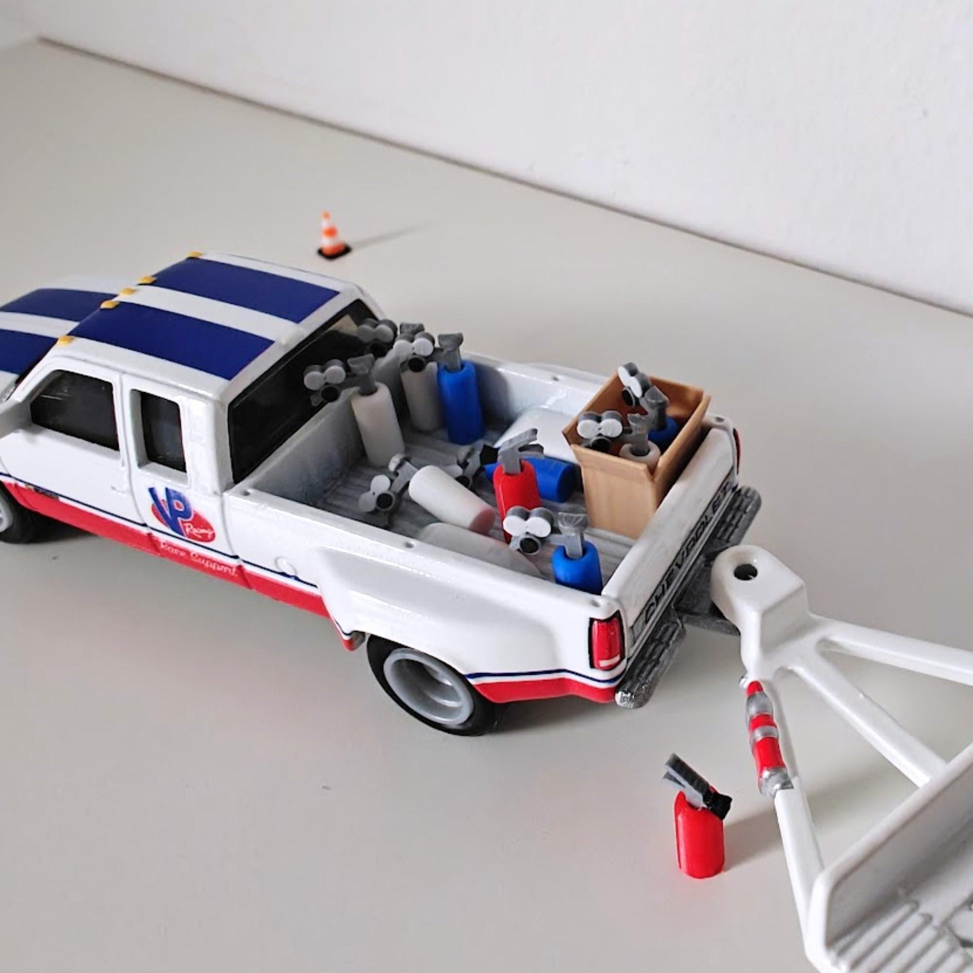 1:64 Scale NX NOS Bottles & Fire Extinguishers, Miniature Garage Accessories, Diorama Props, Model Car Display, 3D print