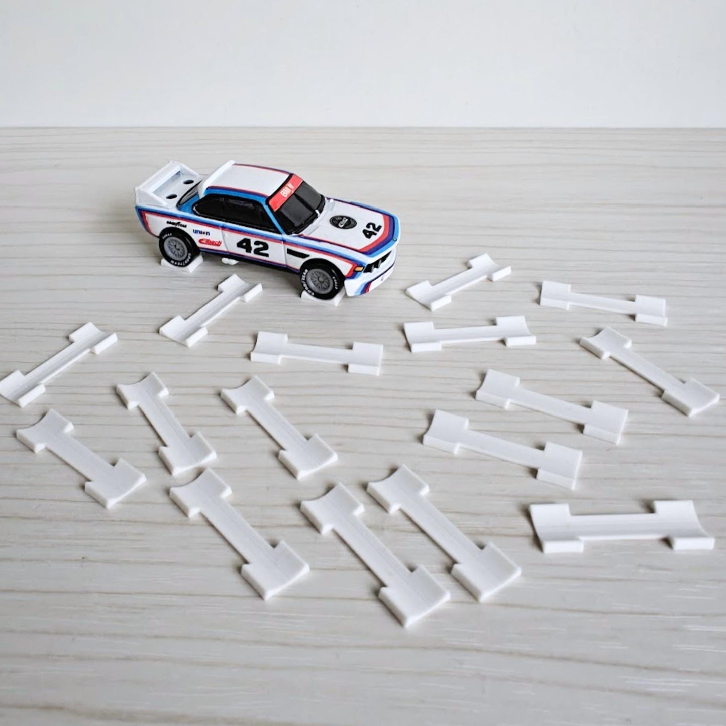 Miniature Wheel Chocks, 1/64 Scale Mini Car Display Accessories, Mini Garage Diorama, 3D Printed for Hot Wheels Scale