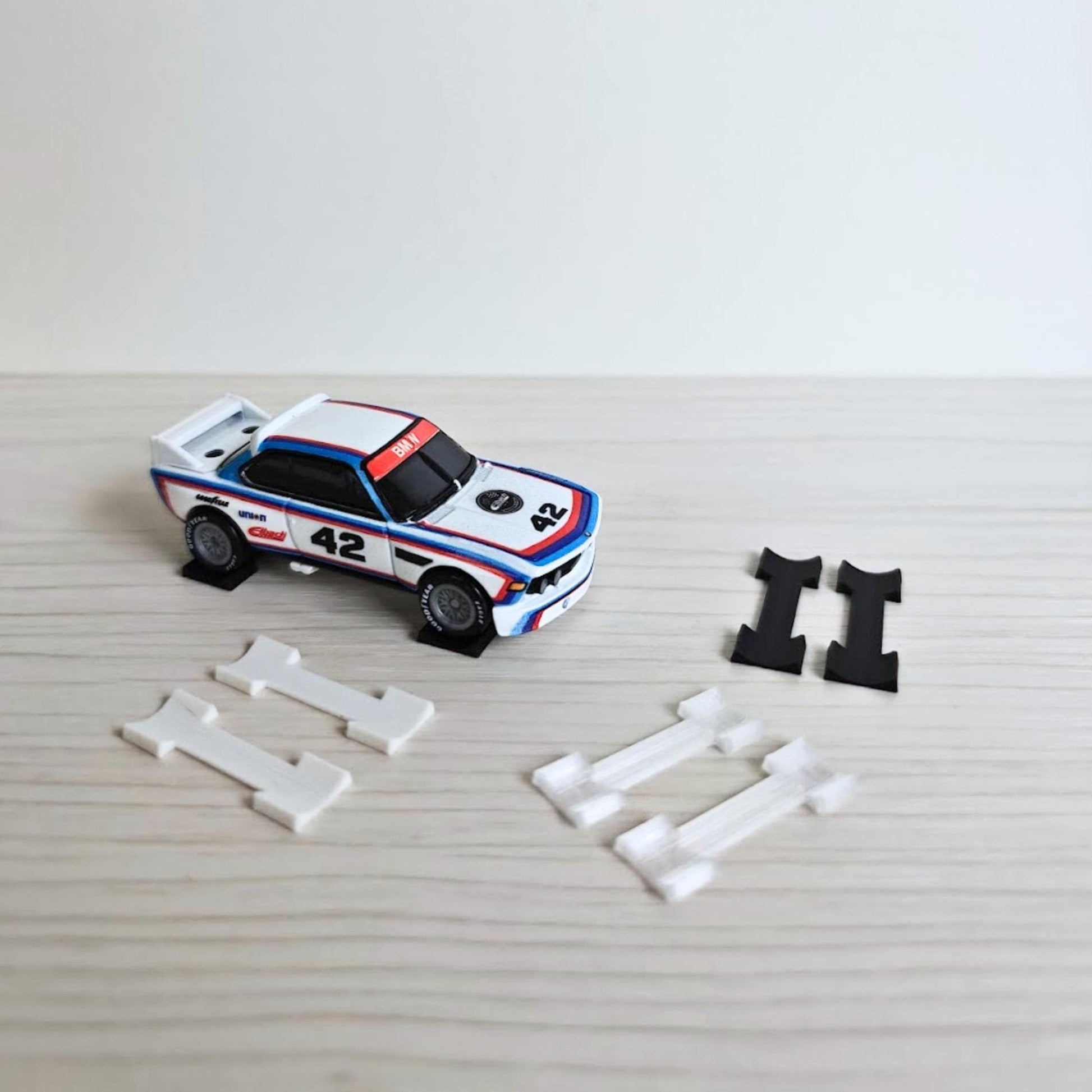 Miniature Wheel Chocks, 1/64 Scale Mini Car Display Accessories, Mini Garage Diorama, 3D Printed for Hot Wheels Scale