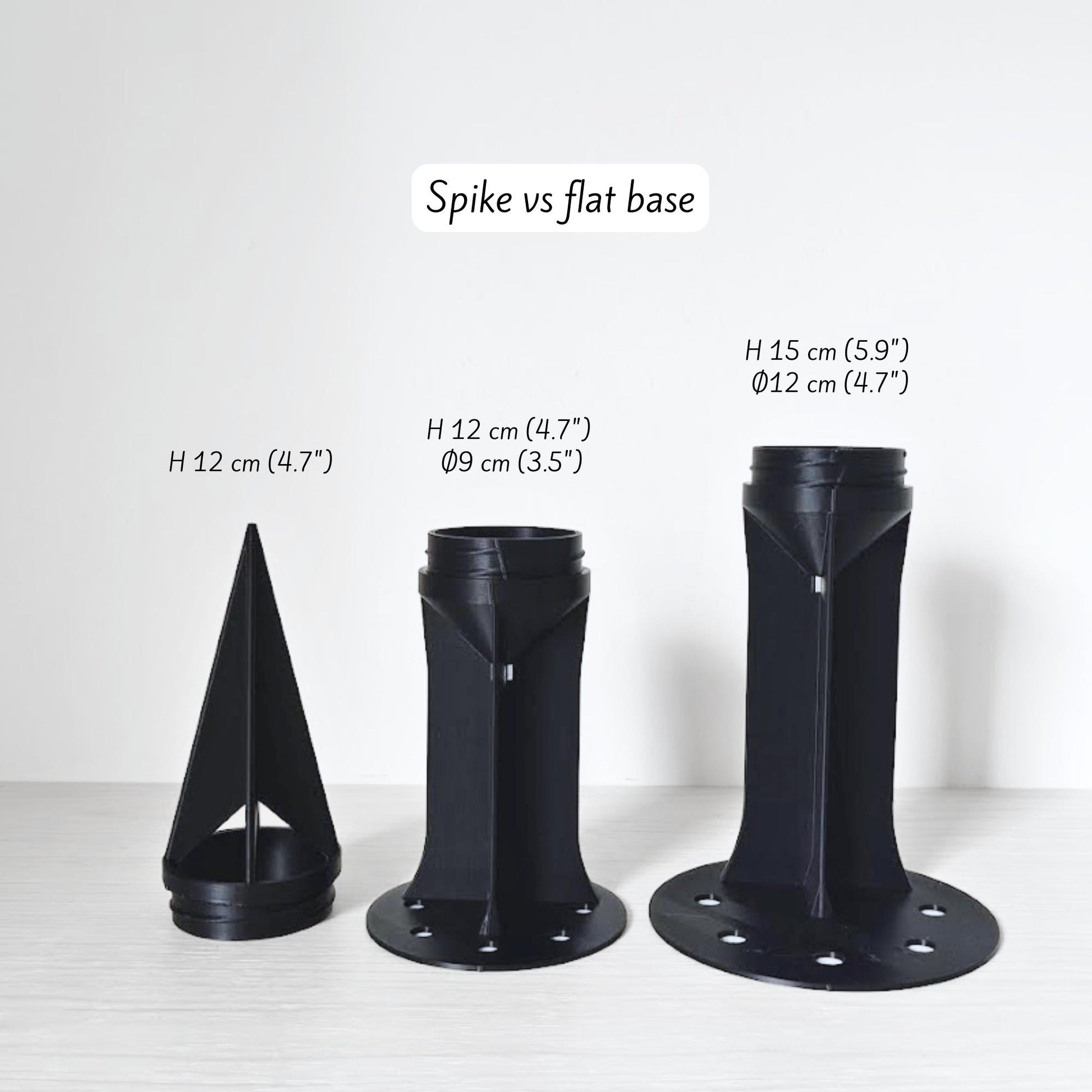 Spike vs flat base comparison for the gothic moss pole, showing both support options side by side with measurements.