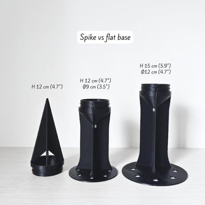Spike vs flat base comparison for the gothic moss pole, showing both support options side by side with measurements.