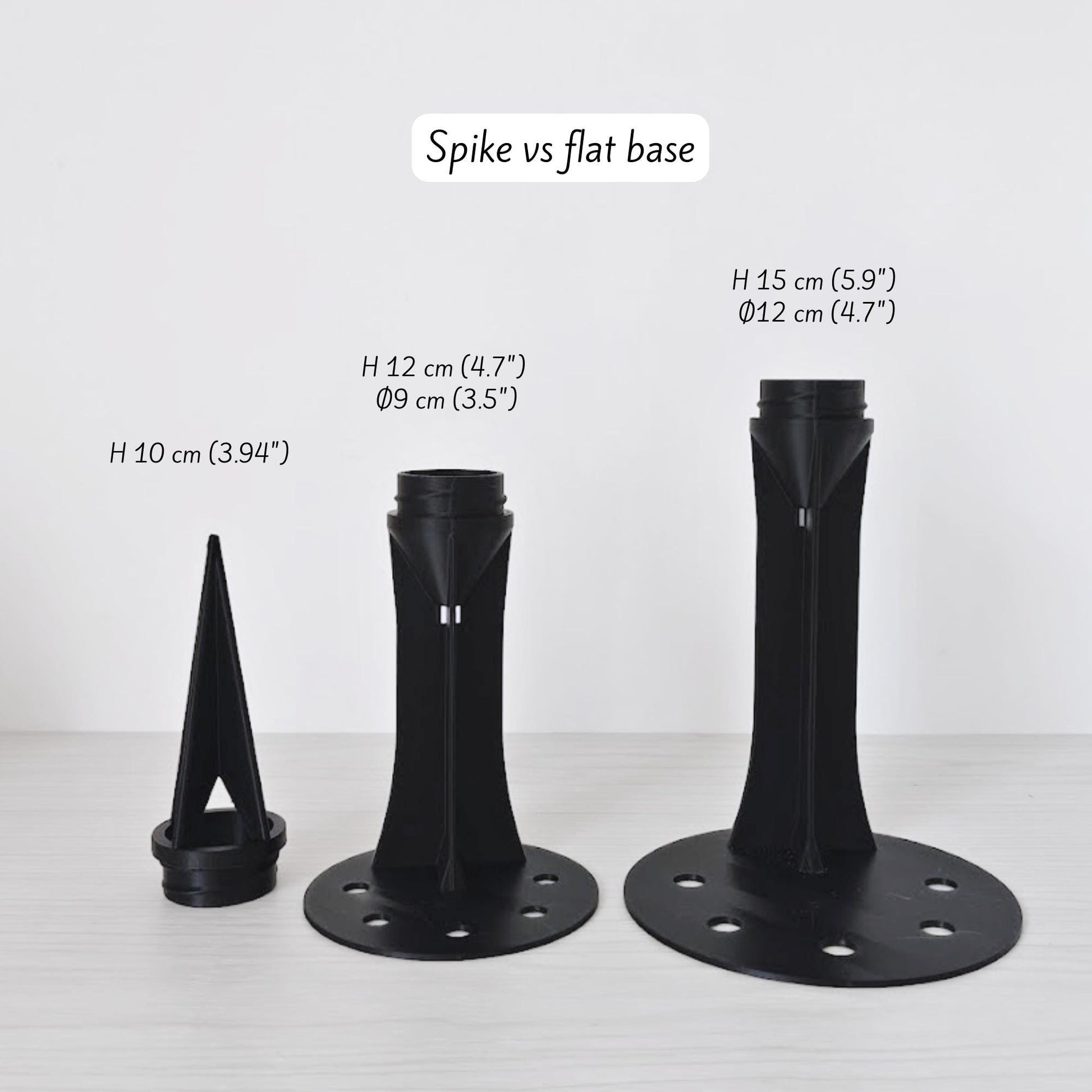 Spike vs flat base comparison for the gothic moss pole, showing both support options side by side with measurements.