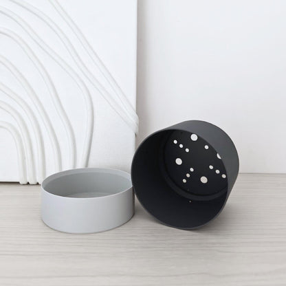 Bottom reservoir and inner pot shown separately, highlighting the drainage holes and water chamber.