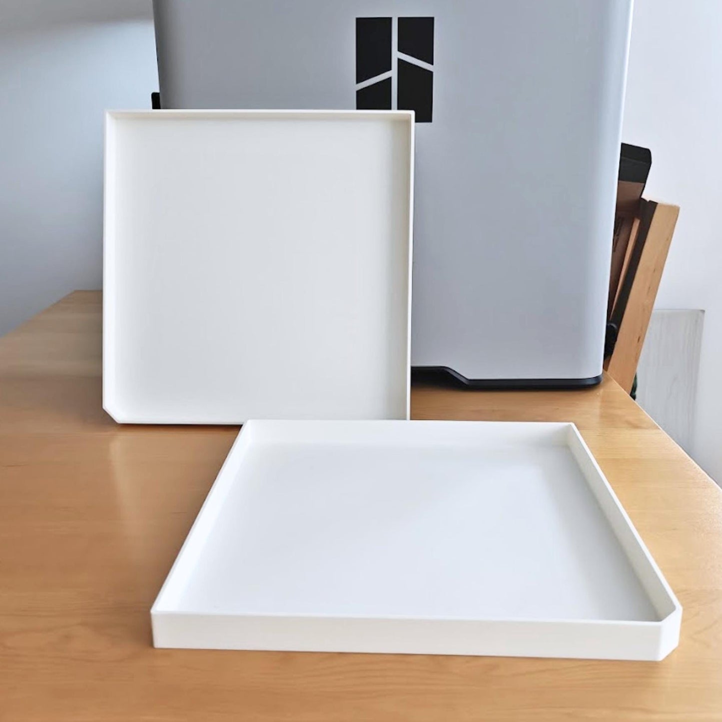 Drainage trays placed on table showing depth and edges