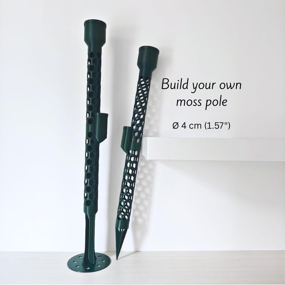Modular 4 cm moss pole system with flat base, stake base, watering reservoirs and side watering containers.