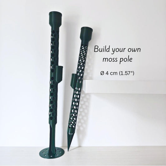 Modular 4 cm moss pole system with flat base, stake base, watering reservoirs and side watering containers.