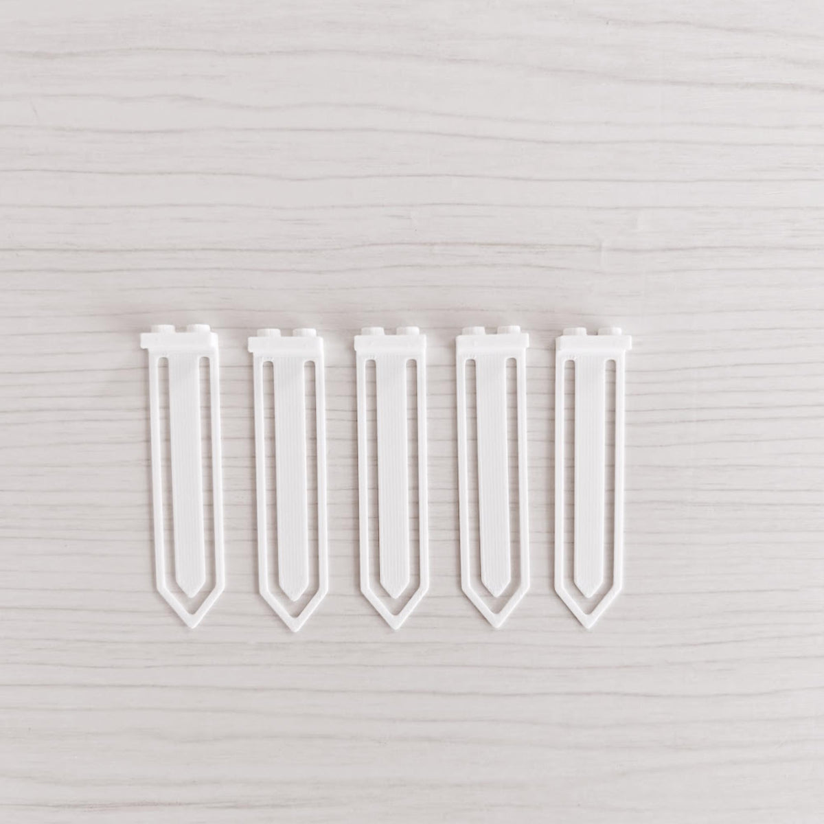 Set of five white brick-compatible bookmark clips