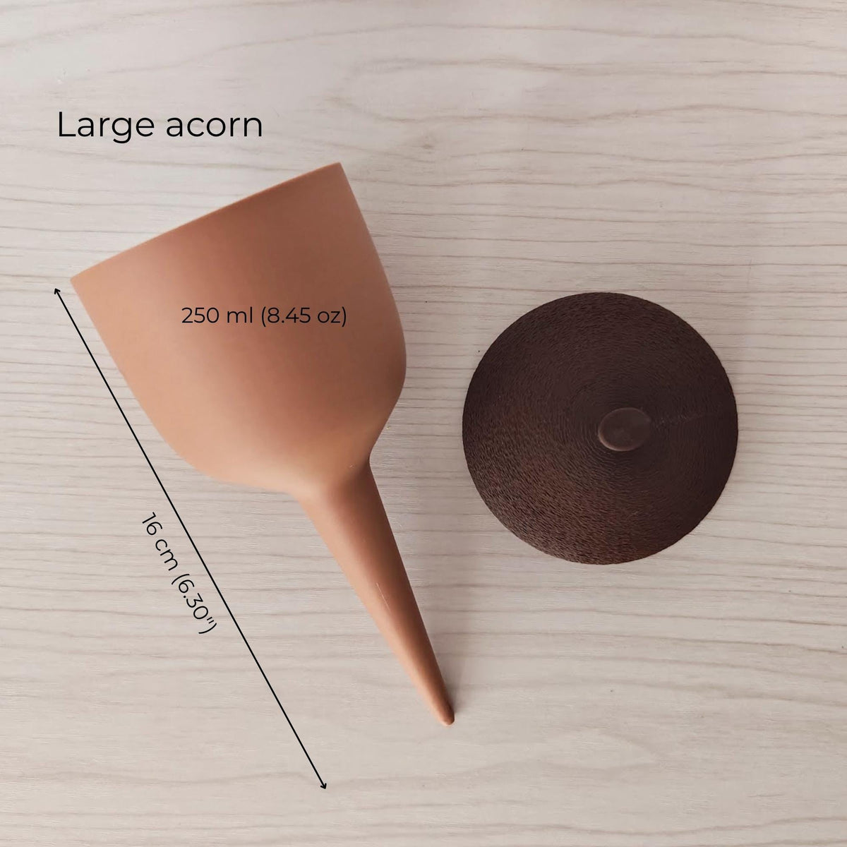 Large acorn plant watering container with removable lid, 250 ml capacity and 16 cm total height.